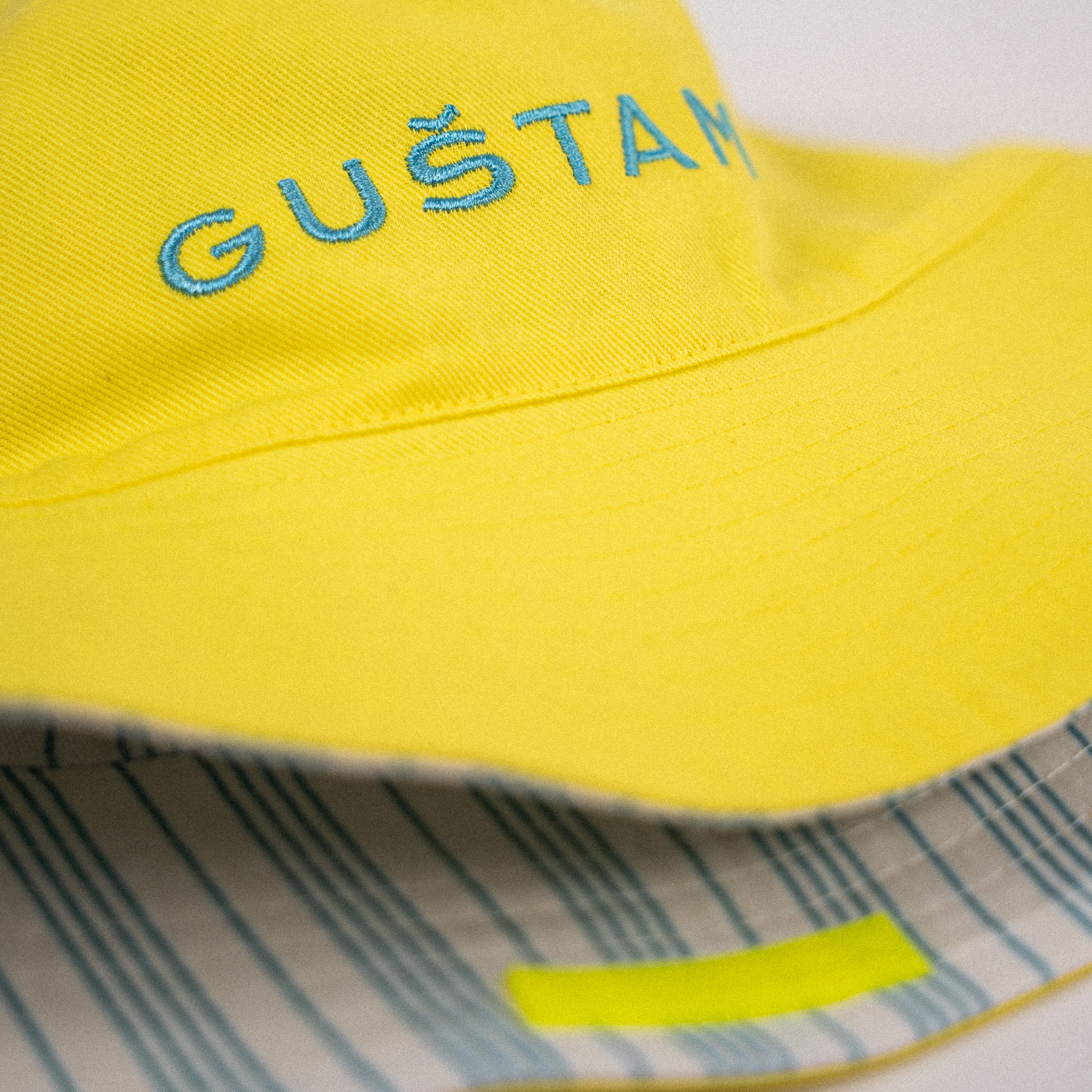 GUŠTAM / SLATKA KA’ CUKAR • Dvostrani pamučni bucket šešir